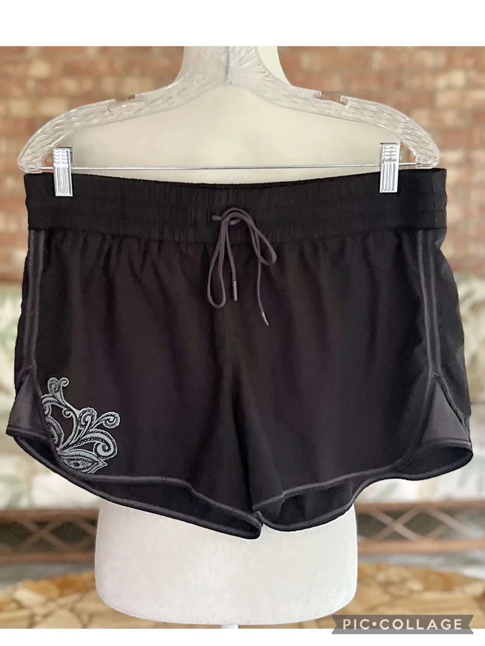 Athleta Tia Black Paisley Shorts L